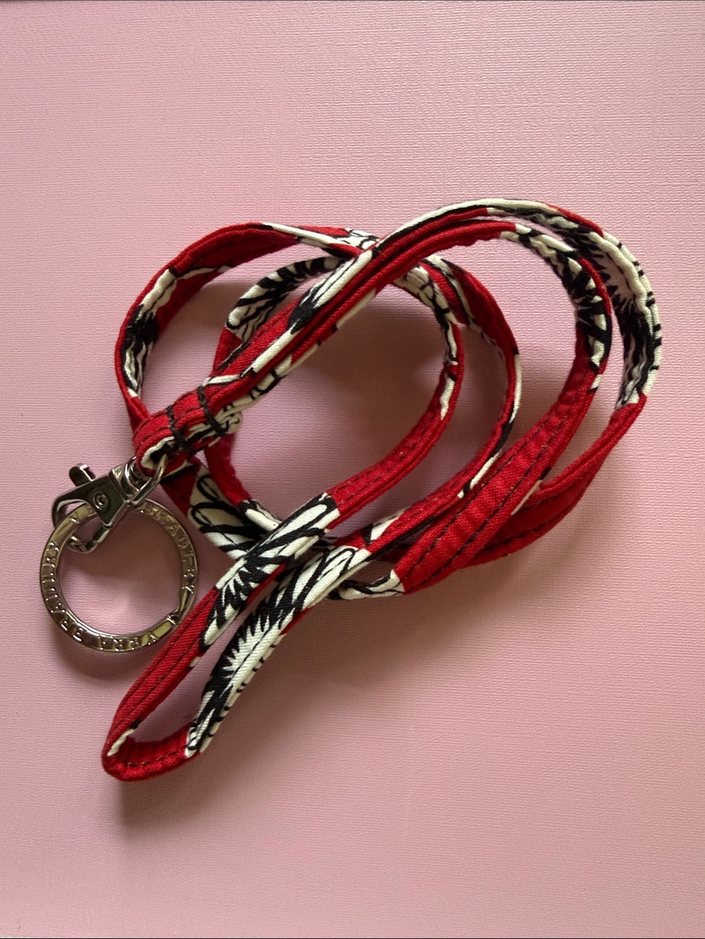 🖤Vera Bradley “Deco Daisy” RETIRED Lanyard Keychain Red, White, Black Fabric NEW